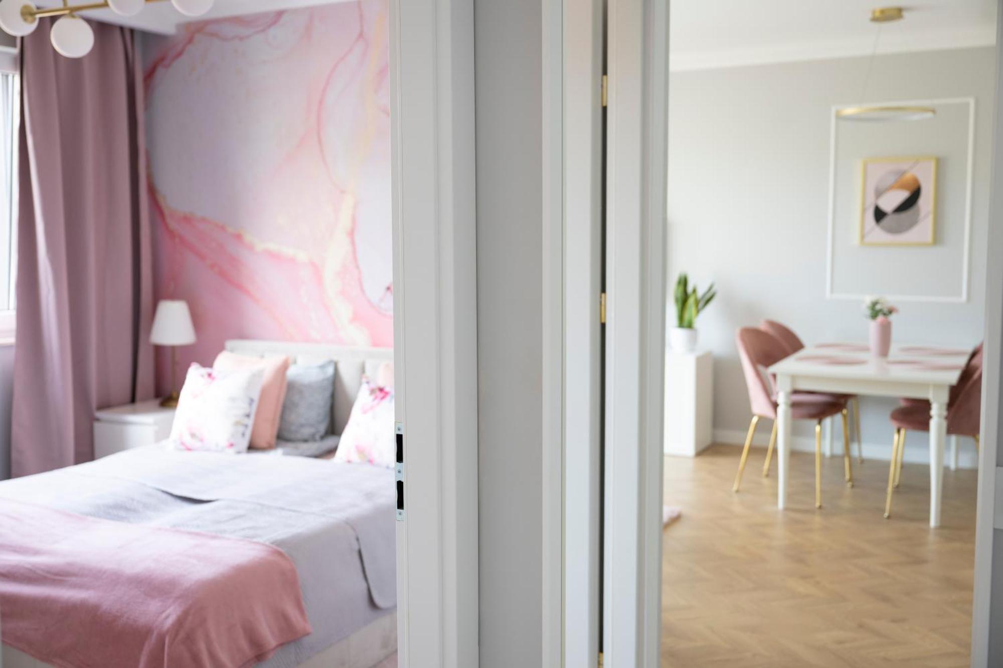 Apartamenty Deluxe กดัญสก์ ภายนอก รูปภาพ